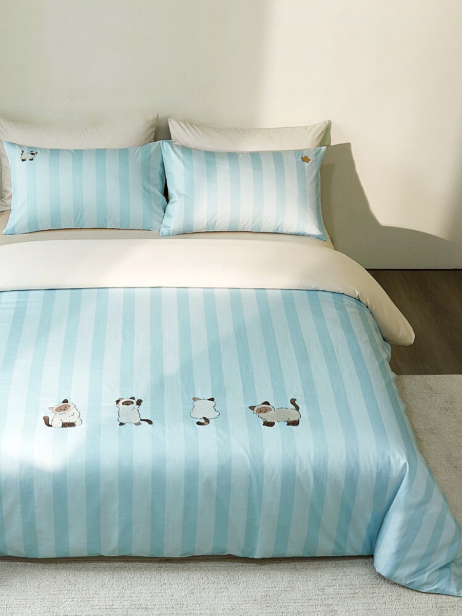 Plush Cat Cartoon Print Bedding Set