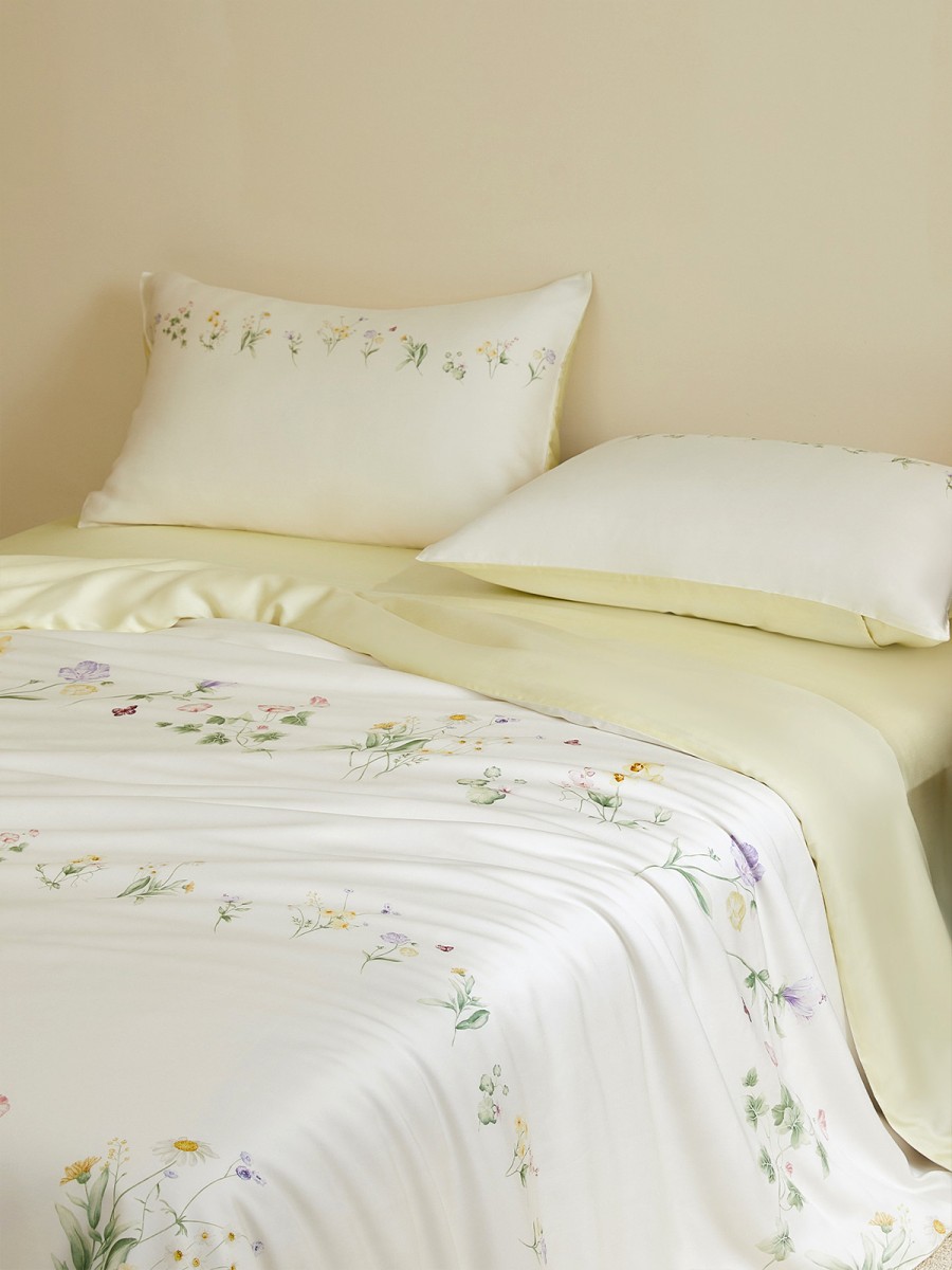 Skin Friendly Comfortable Four Piece Bedding Set