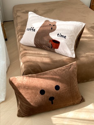 Retro Bear Print Pillowcase